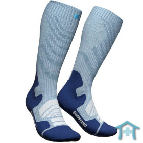 Outdoor Merino Compression Socks Women Wandersocken von Bauerfeind in sky blau