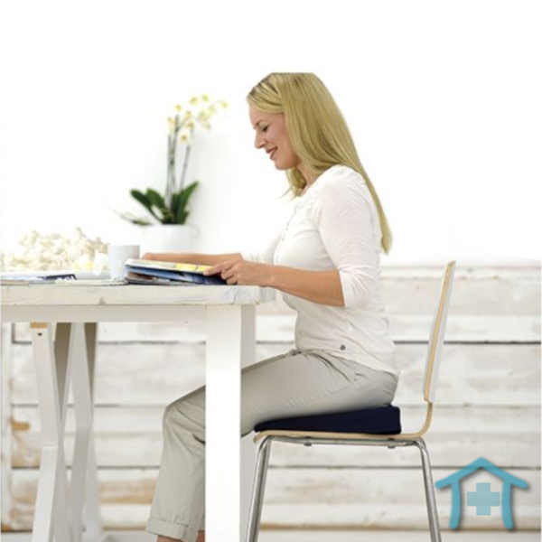 SISSEL® Sitzkeil Sit Standard Keilkissen blau Anwendung
