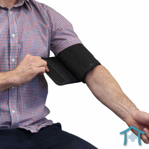 Omron M2 Comfort Blutdruckmessgerät mit Intelli Wrap Manschette, die sich besonders einfach anlegen lässt