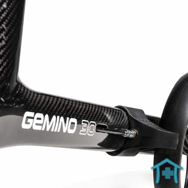 Leichtgewichtrollator Gemino 30 Carbon Detail Optik und Bremse