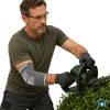 ActiveMed Ellbogenbandage mit Polster beim Arbeiten
