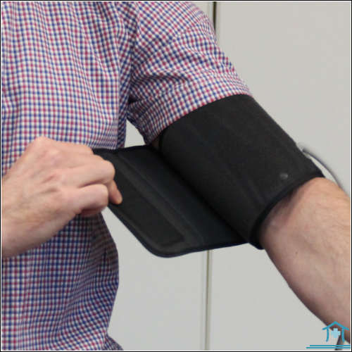 Anlegen der Intelli Wrap Manschette, besonders einfach und komfortabel