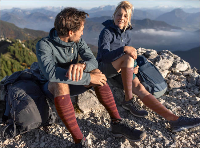 Neue Farben bei den Outdoor Merino Kompressionssocken von Bauerfeind